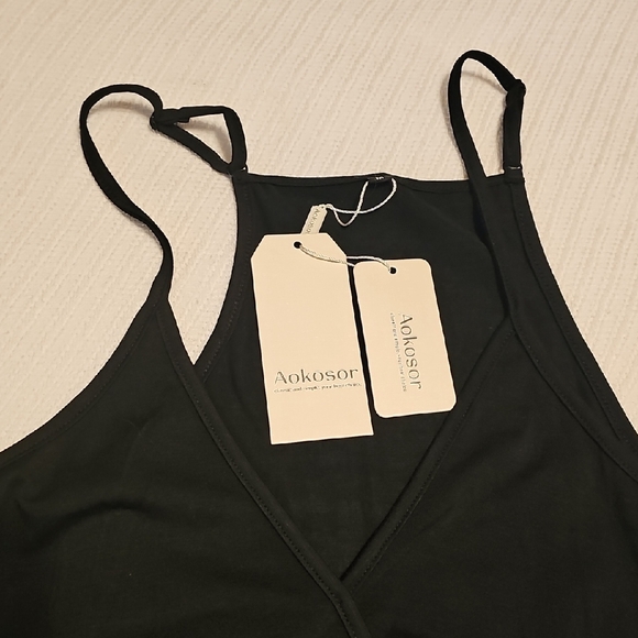 Aokosor Elegant Black Camisole - Picture 2 of 4